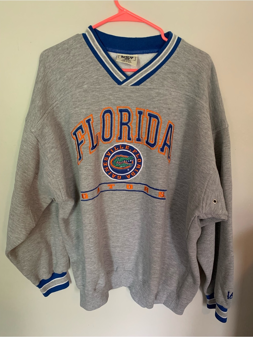 Lee Sport  Vintage Florida Gators Grey V-Neck Pullover Sweatshirt, size XL